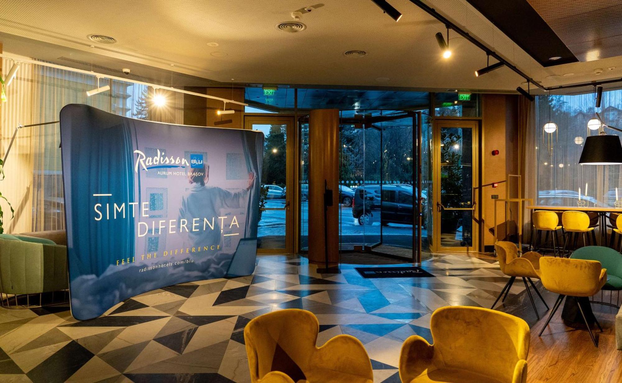 Radisson Blu Aurum Hotel, Brasov Braşov Exterior foto Lobby of Radisson Blu in Belgrade
