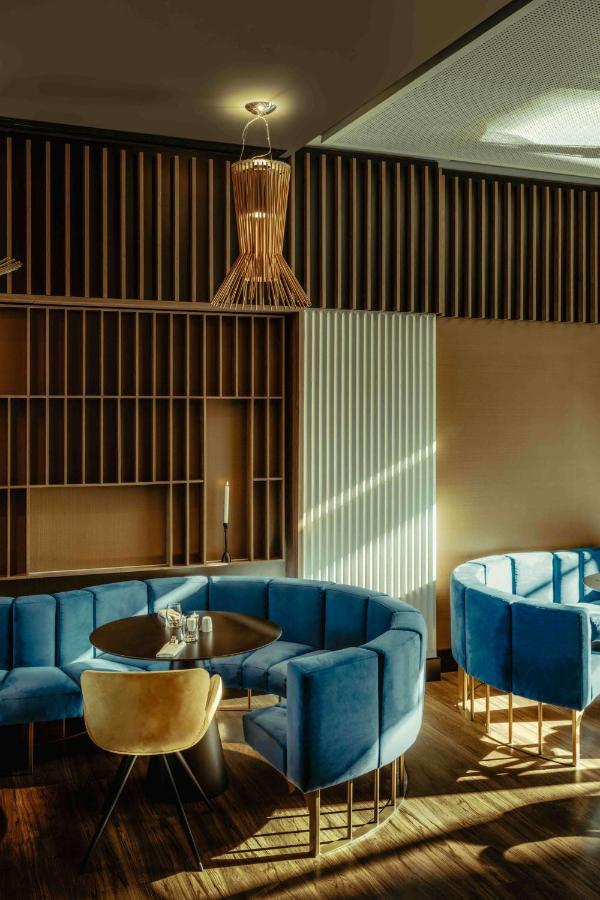 Radisson Blu Aurum Hotel, Brasov Braşov Exterior foto The interior of the restaurant