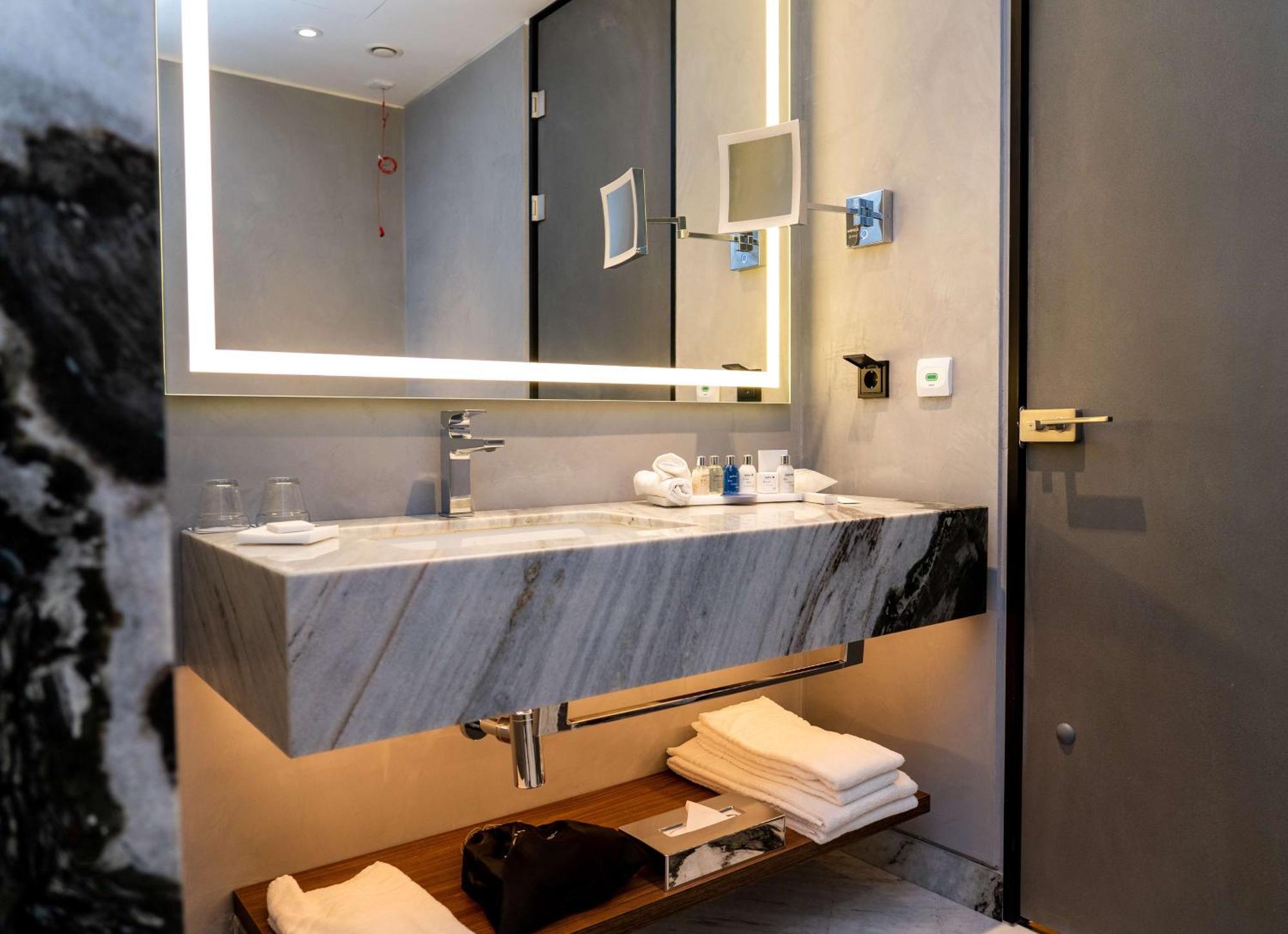 Radisson Blu Aurum Hotel, Brasov Braşov Exterior foto Bathroom