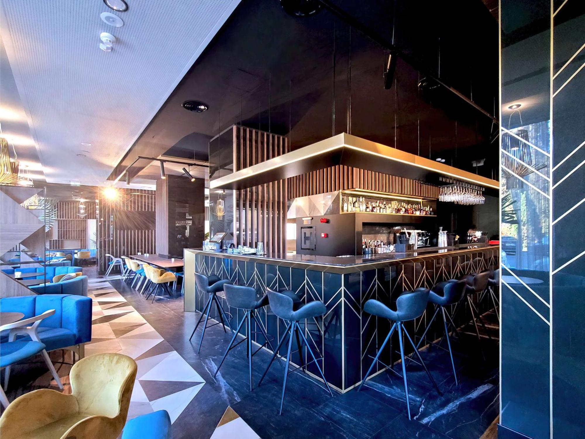 Radisson Blu Aurum Hotel, Brasov Braşov Exterior foto The bar at the 101 lounge